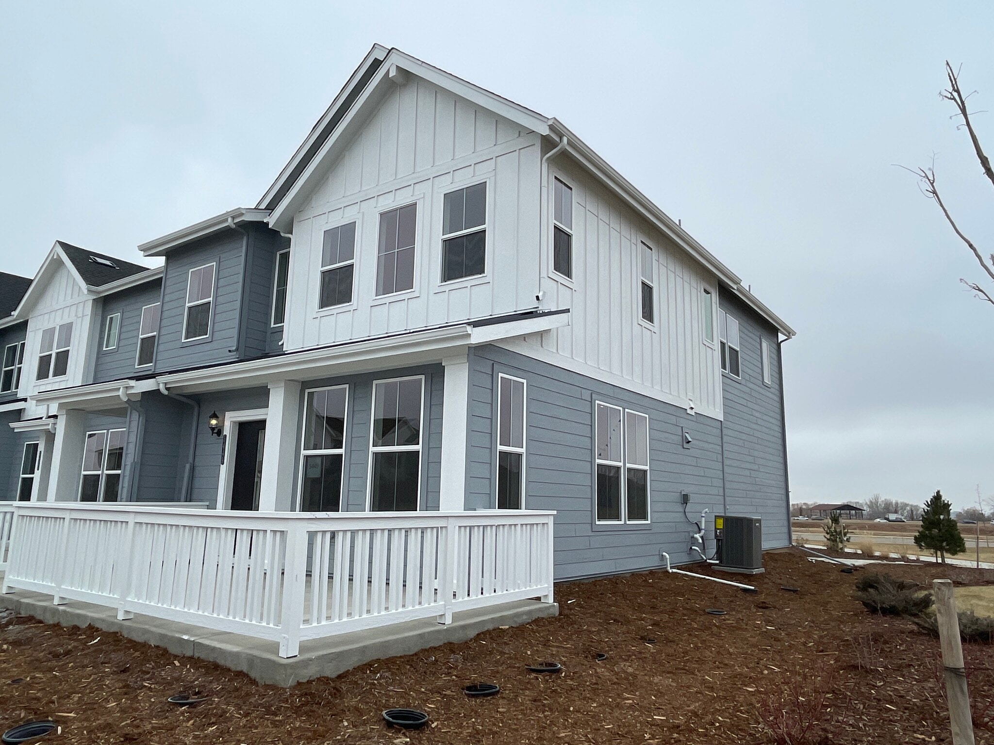 Side view - 5449 Euclid Dr