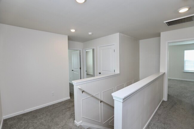 Building Photo - 352 Sandbach Rd