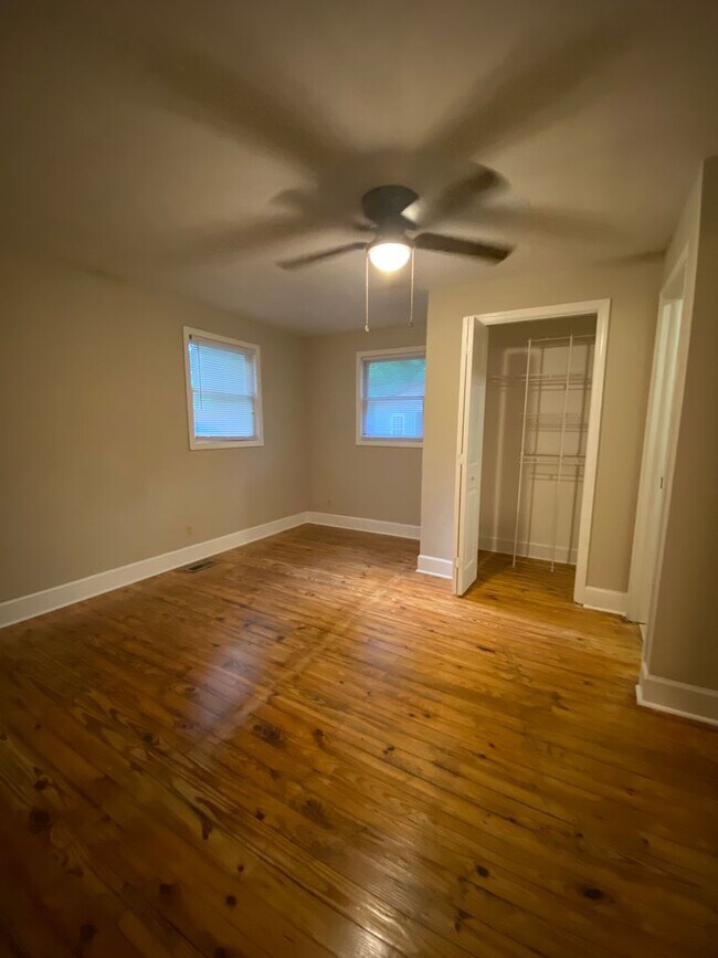 Building Photo - Charming 3-Bedroom, 2-Bath House with Detached Garage on west side of Athens, GA - PRE-LEASE FOR ...