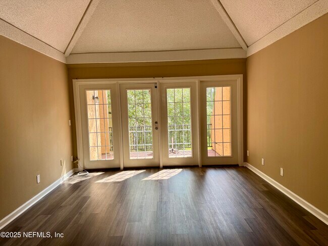 Building Photo - 6526 La Mirada Dr E