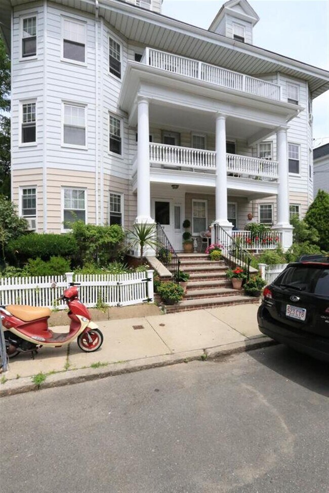 Building Photo - 19 Park Ave