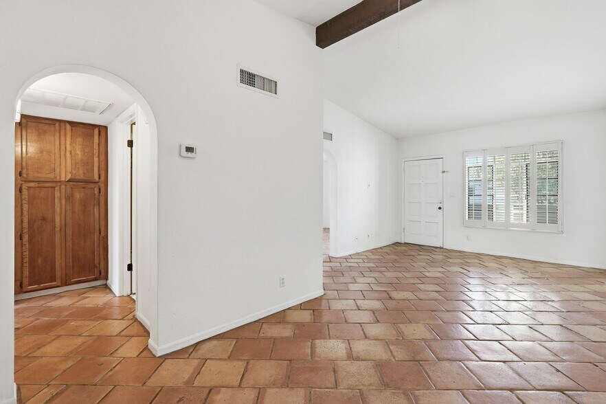 Building Photo - 1449 E Highland Ave