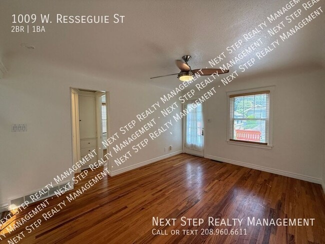 Building Photo - 1009 W Resseguie St