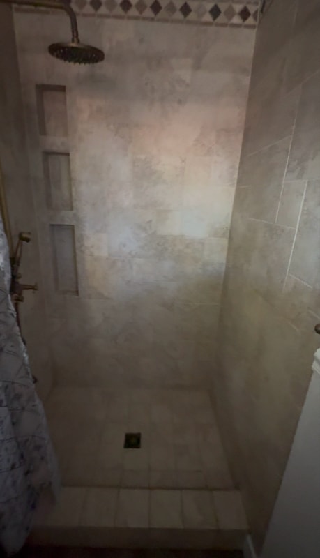 Building Photo - 1909 E La Jolla Dr