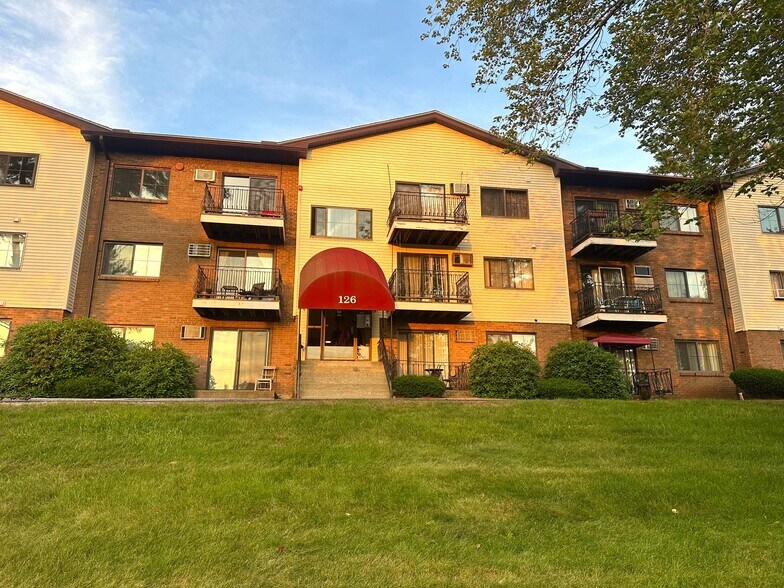 Building Photo - 126 Mammoth Rd