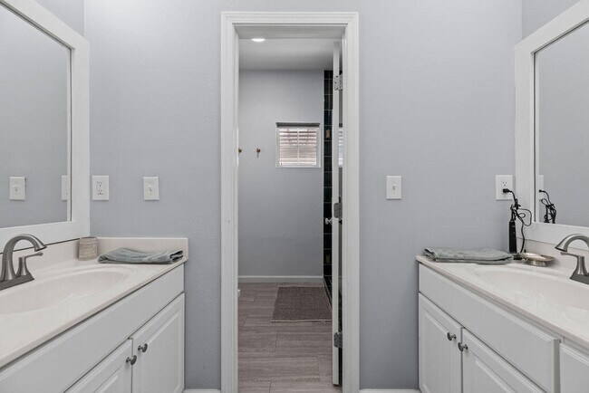 Building Photo - 97 Mantero Way