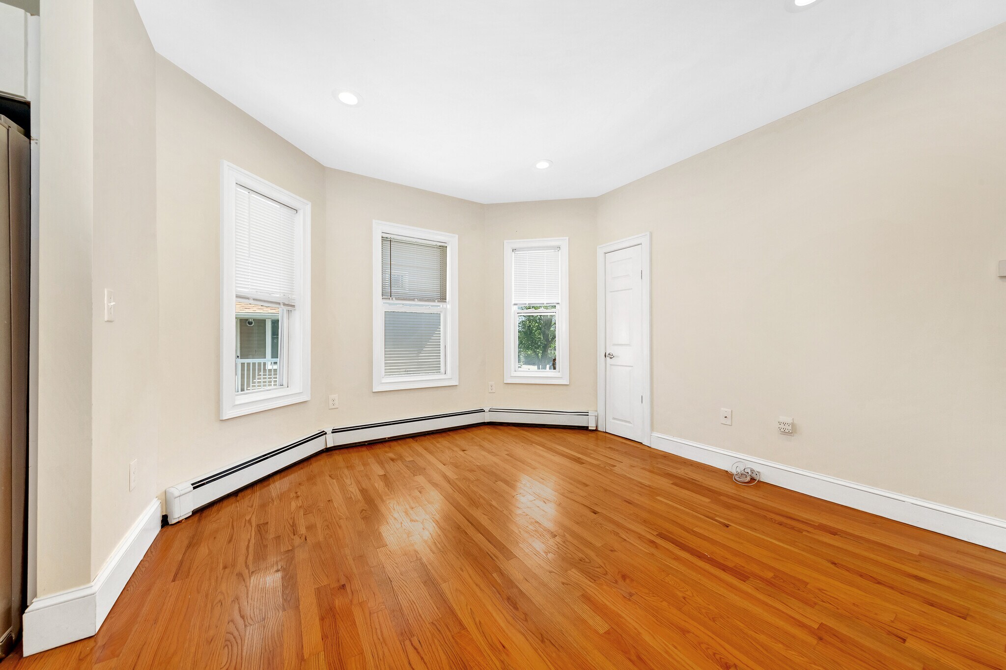 Building Photo - 9 Winter Hill Rd