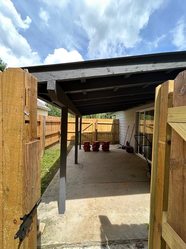 Building Photo - 8047 Fieldstream Way