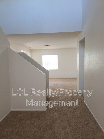 Building Photo - 12899 Oakdale St