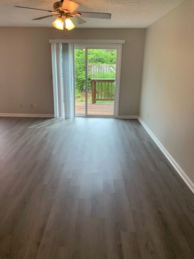 Building Photo - This charming 3-bed, 2.5-bath townhome is available for rent.