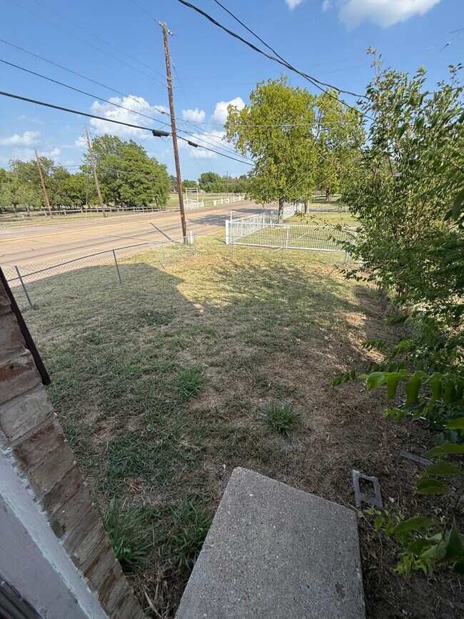 Building Photo - 534-536 Seagoville