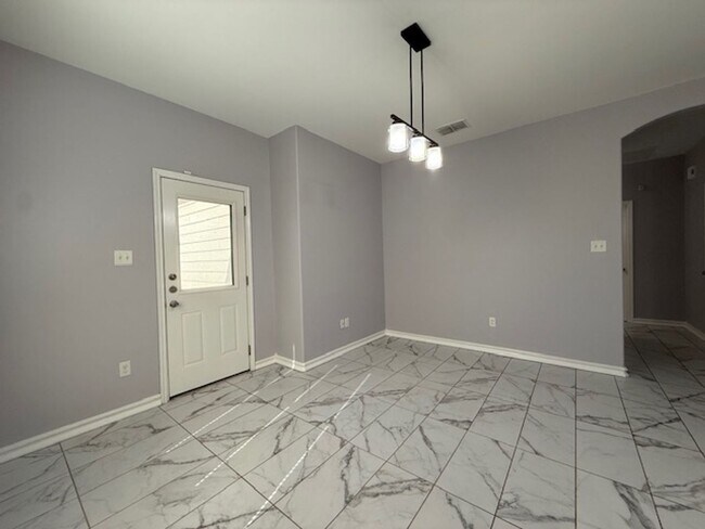 Building Photo - Las Ventanas off Highway 359!