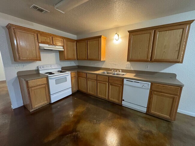 Building Photo - 107 Kings Ct