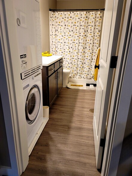 Building Photo - 6640 N Amherst St