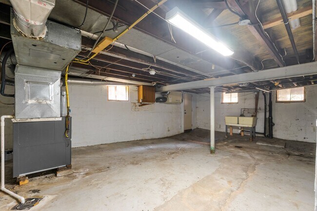 Building Photo - 2043 Boggs Ave