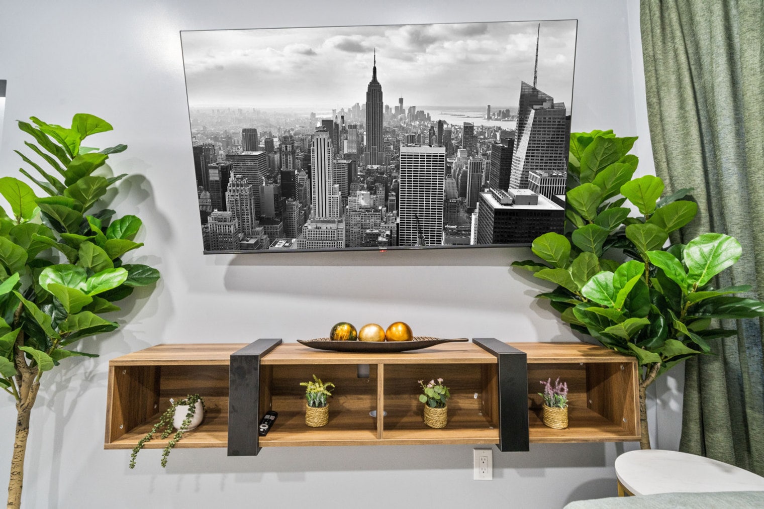 Building Photo - 20 W 48th St