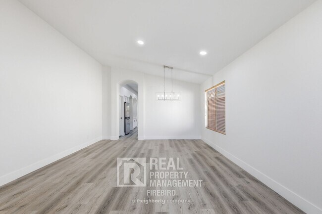 Building Photo - 2420 W Blue Sky Dr