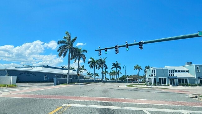 Building Photo - 1150 Bayshore Dr