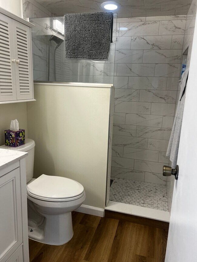 Building Photo - 2BD/1BA on Venice Island