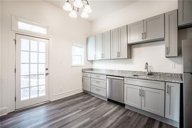 Building Photo - 1353 Finley St NE