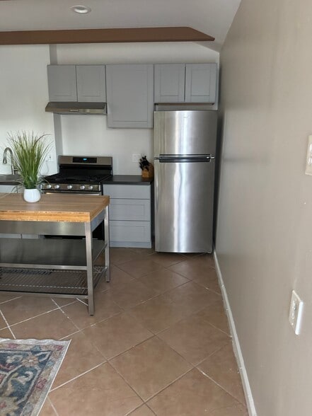 Building Photo - 17212 Strathern St