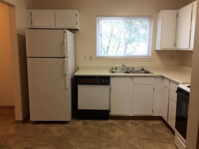 Building Photo - 504 Winnie Way