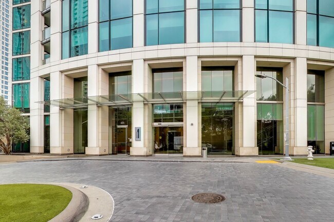 Building Photo - Luxury High-Rise Living | Stunning Bay Bridge Views from the 31st Floor