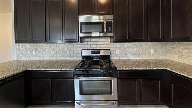 Building Photo - 3011 Darlington Ct