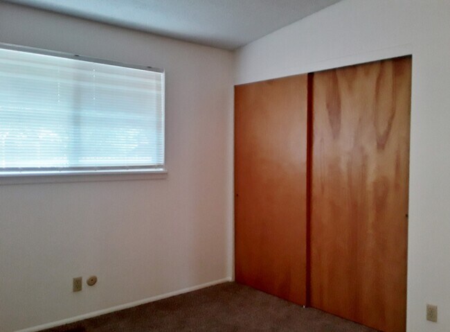 Bedroom 1 - 212 Juniper St N