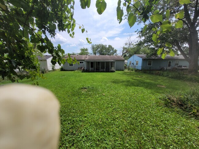 Large yard - 3332 Ainsworth Dr