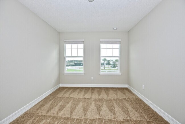 Building Photo - Beautifully Appointment 3/2 Modern Townhom...