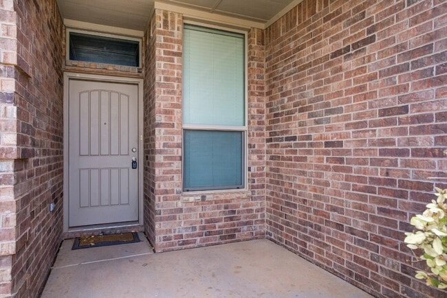 Building Photo - Great newer home in Frenship ISD