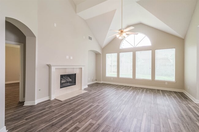 Building Photo - 5911 Brook Bend Dr