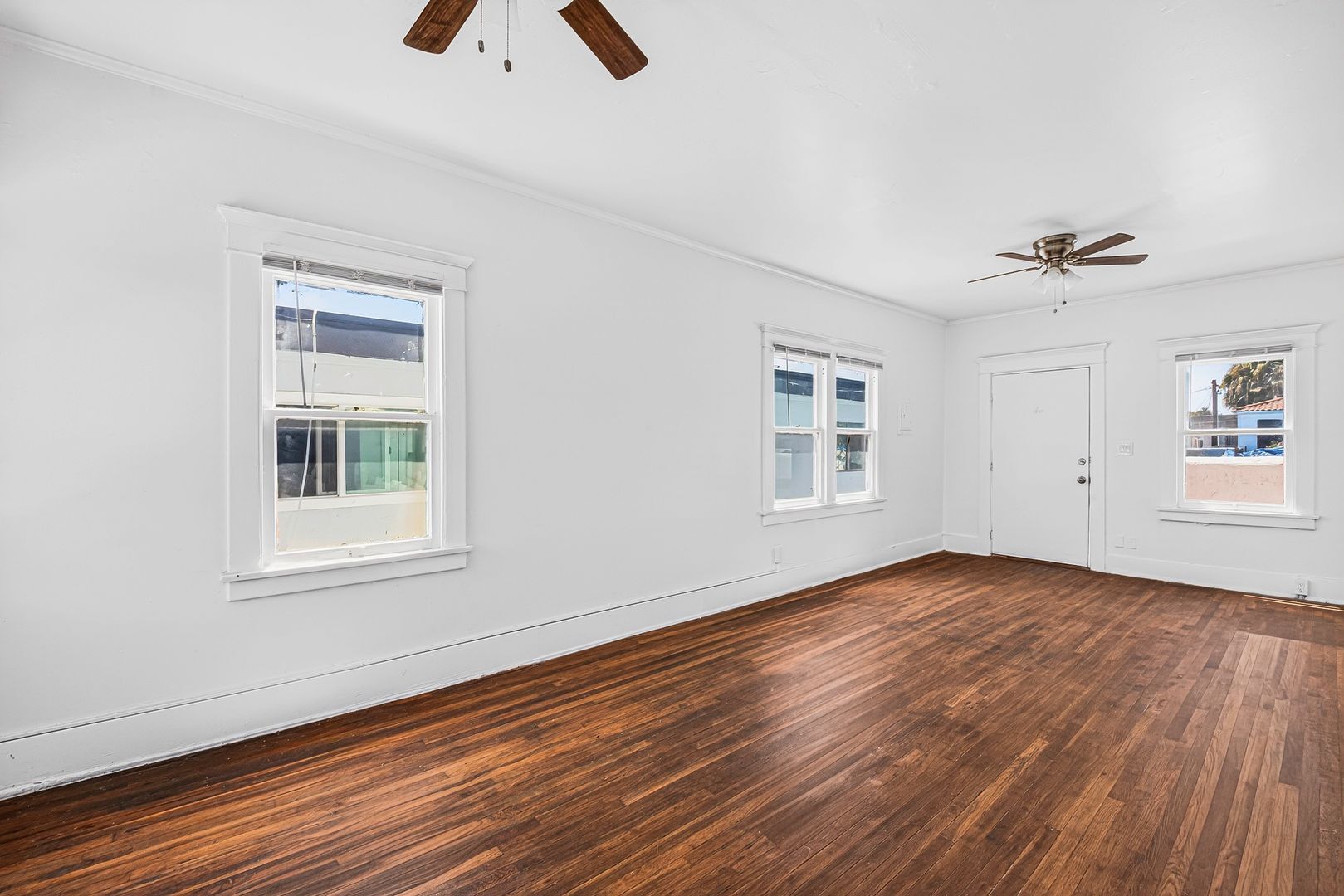 Building Photo - 1045 E 4th St