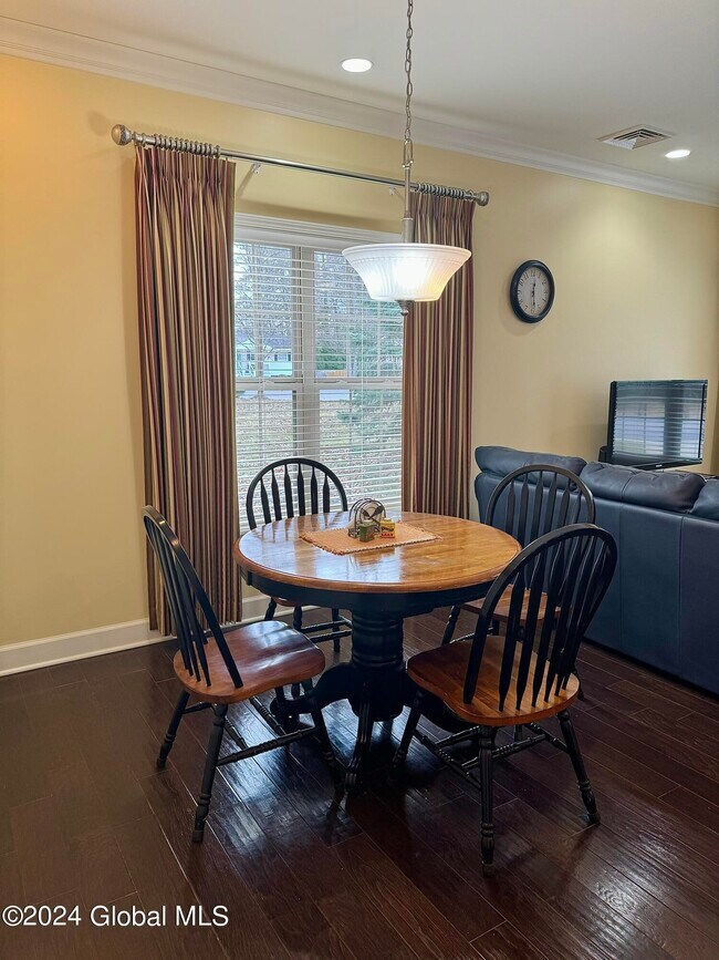 Building Photo - 10 Lancaster Pl