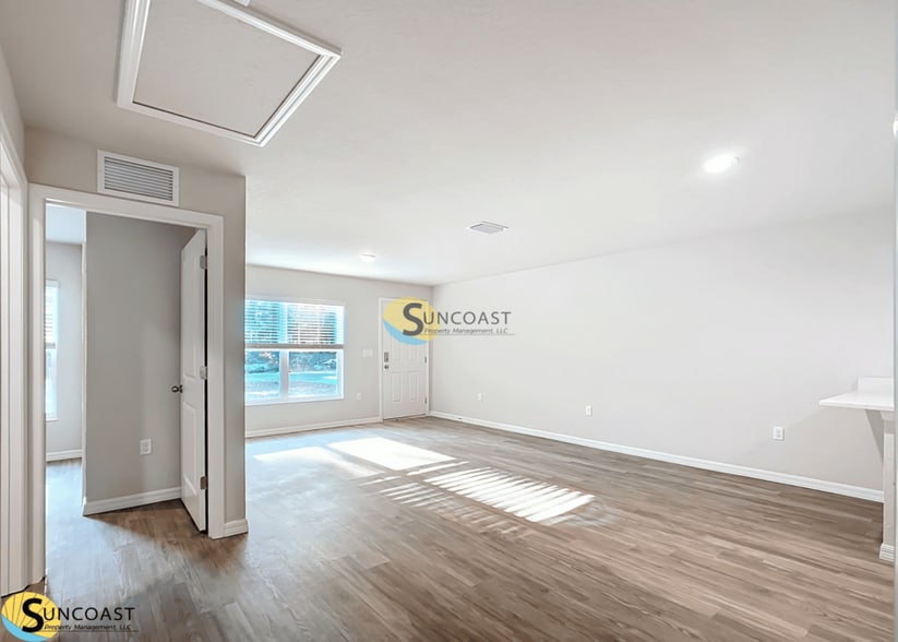 Building Photo - 9368 N Peachtree Way