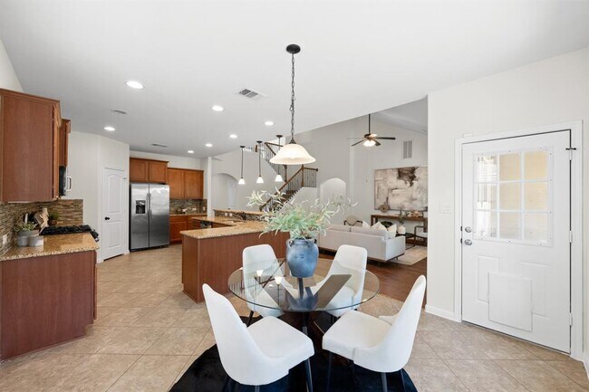 Building Photo - 608 Royal Burgess Dr