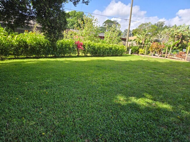 Building Photo - 1120 SE Palm Beach Rd