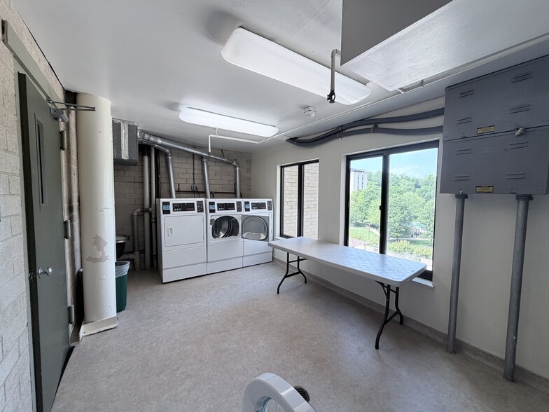 Building Photo - 3100 S Manchester St