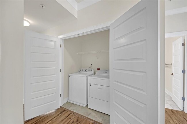 Building Photo - 860 Stonehill Ln