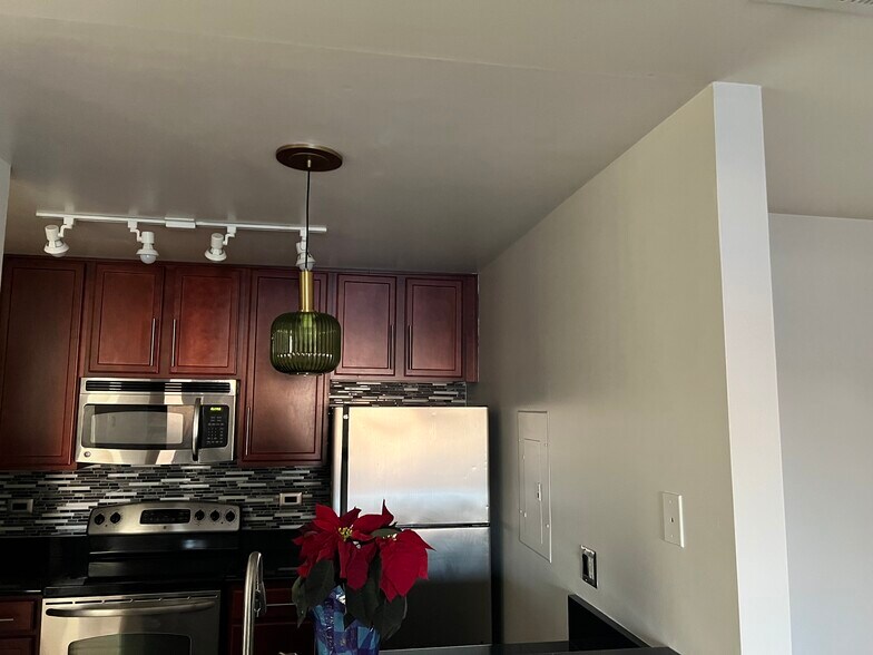 Building Photo - 104 Glengarry Dr