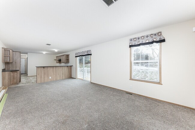 Building Photo - 395 Elder St