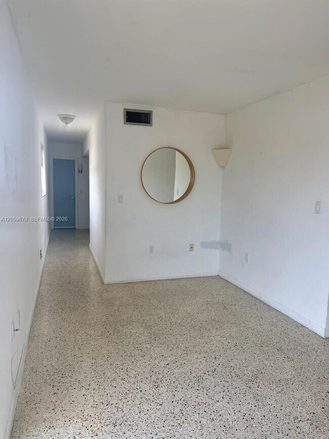 Building Photo - 1736 SW 19th St