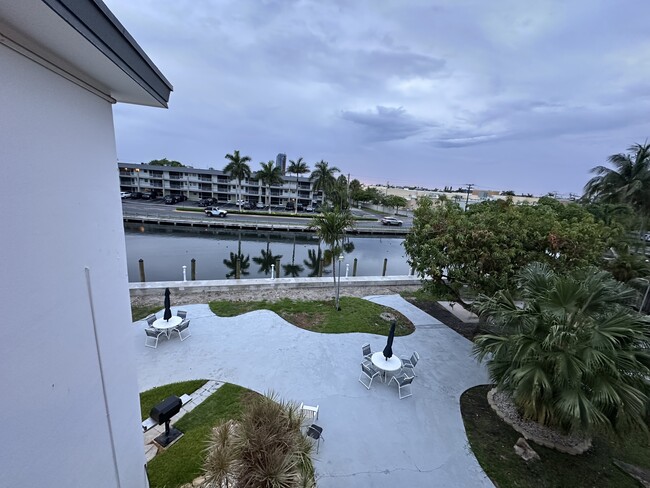 Building Photo - 467 Golden Isles Dr