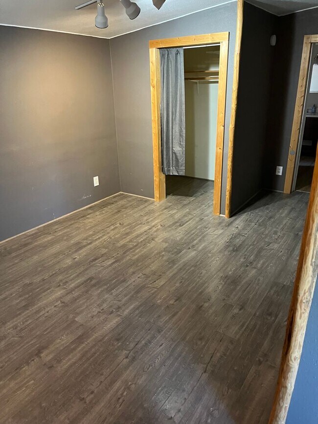 Building Photo - 3-bedroom 2 bath Corner Lot