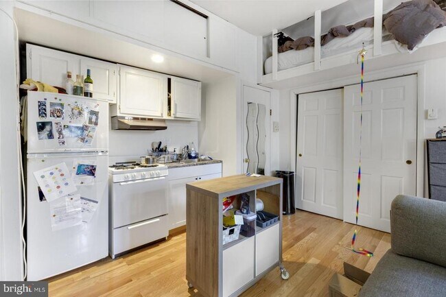 Building Photo - 515 S 6th St