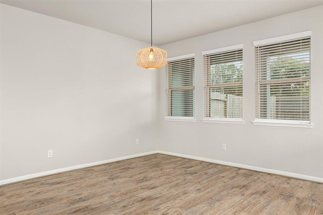 Building Photo - 7325 Hinsdale Dr