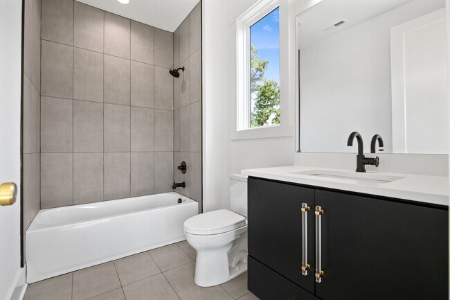 Building Photo - 4-bedroom, 4-bathroom Custom Home in Durha...