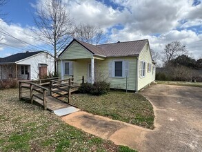Building Photo - 2/1 close to uptown Shelby, NC