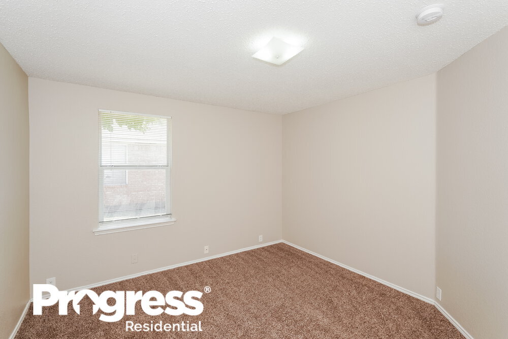 Building Photo - 1519 Columbia Dr